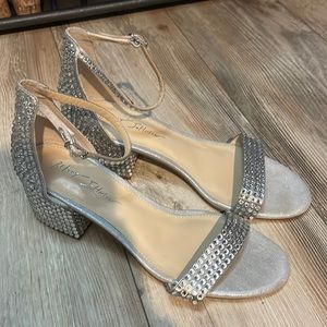 Betsey Johnson Dress Shoes Heels Size 9